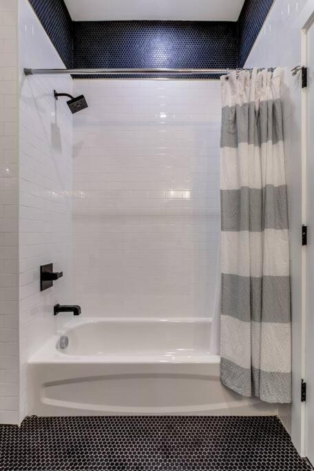 Apartament Luxury Designer Theme 2Br Apt Near Nyc / Thepath Newark Zewnętrze zdjęcie